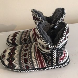 Muk Luks size small 5/6